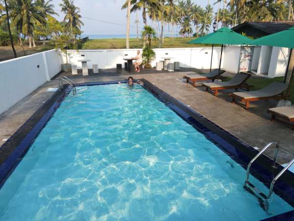 Darshana beach Hotel swimming pool